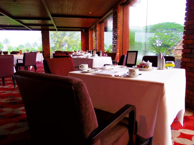 朝ごはんはビュフェとアラカルト、二つのレストランが選べます。<br />「朝ごはん＝ビュッフェ」<br />のイメージがあるので、珍しいアラカルトを選択。<br /><br />空いていて、朝から落ち着きます。