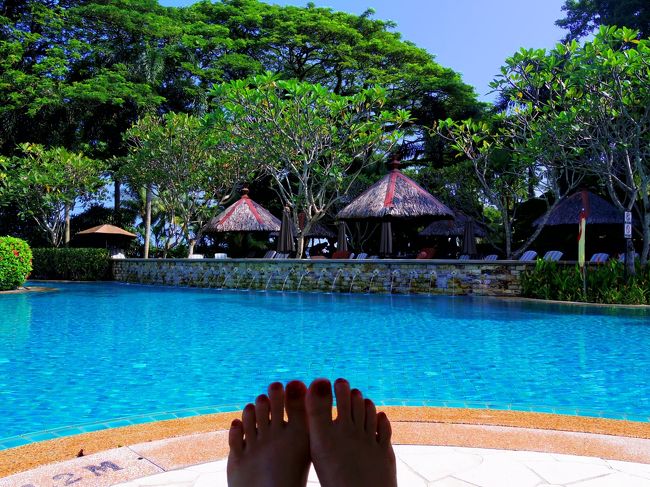 プールではドリンクサービスあり。