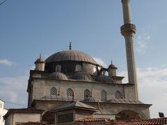 イッゼト・メフメト・パシャ・モスク(İzzet Mehmet Paşa Cami)

18世紀末にイッゼト・メフメト・パシャ(İzzet Mehmet Paşa)に建立されたモスクです。


イッゼト・メフメト・パシャ・モスク：https://en.wikipedia.org/wiki/İzzet_Mehmet_Pasha_Mosque
イッゼト・メフメト・パシャ：https://en.wikipedia.org/wiki/Safranbolulu_Izzet_Mehmet_Pasha