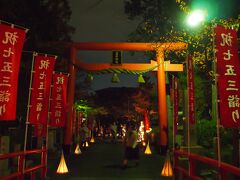 夜の立木神社に到着。


夜の神社って怖いけど、
人がたくさんいるから安心。

これって大晦日の雰囲気に近いな。
