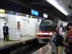 岡崎へ、名鉄名古屋駅から名鉄電車で向かいます。
15:18快特豊橋行き
すこし遅れていました。