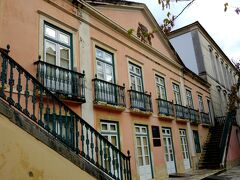 カルダス･ダ･ライーニャは別名｢王妃の湯治場｣と呼ばれており、
街中に鉱泉が沸いている。写真は病院博物館。