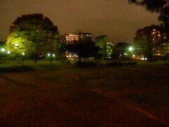 2015.11.08　水道町
白川公園を突っ切る。市電で通学してた子とここまで歩いてきて喋る…といった人並みの高校生活を送っていたのも今は昔。
