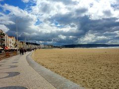 ホテルからビーチへは歩いて５分もかからない。
相変わらず雲は多いが、予報によるとこの日より天気回復との事。