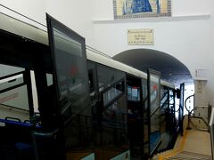 ケーブルカーで高台のシティオ地区へ一直線。
ケーブルカーは片道1.2ユーロ。往復2.4ユーロ。
私の前で切符を買ったイギリス人風お姉さんはなんと１週間チケットを購入。
いいな〜、のんびり滞在できる人は。