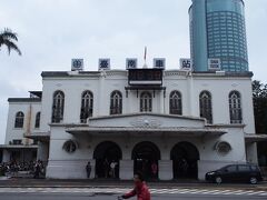 程なくして台南駅へ到着。台湾由来の古都であり、大学もある学園都市。観光ズレしていないので、のんびり散策するにはもってこいの街だ。