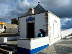 ここメモリア礼拝堂で1182年、聖母マリアの奇跡が起こったとか。

言い伝えでは馬にまたがって鹿を追っかけていた城主が、
断崖絶壁まで行っちゃって馬の前足が宙に浮いちゃう羽目に。
ここで突然聖母マリアが現れ、奇跡的に助かったとか。