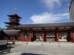 そして、唐招提寺の駐車場に車を止めたまま、薬師寺に向かいます。
（車で行くと駐車料金が倍になります（苦笑））

