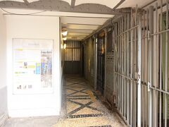 サンタジュスタのリフト。綺麗なエレベーターなのですが…残念ながら外部を修復中でその姿は写真に収めることができずでした(T＿T)
到着した日、午後はすごい行列だったので朝一に行こう！と決め、修道院に行く前に訪れることにしました。