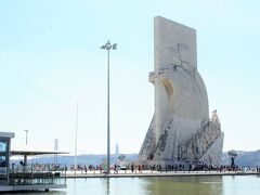 駅の方に5分ぐらい歩いて戻ったところにあるのが、発見のモニュメント。