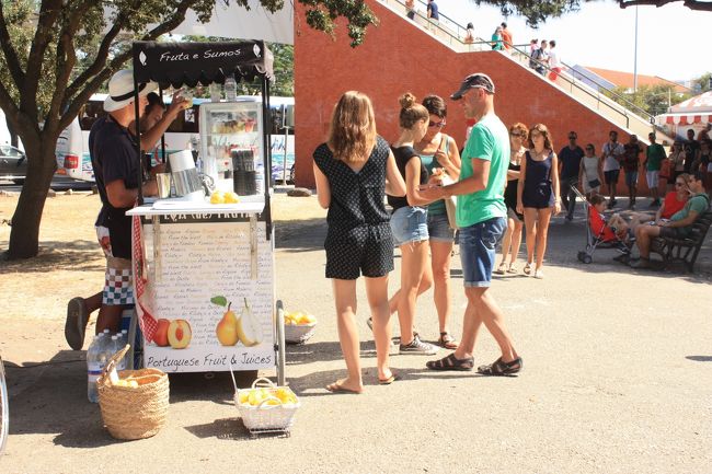 あまりの暑さに友達がレモネードを買って飲んでいたのですが、砂糖も何も入ってなかったらしく、すっごい酸っぱかったみたい（笑）私はフルーツの盛り合わせを食べました♪おいしかった♪