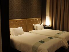 那覇からの乗り継ぎの便が欠航になり、更に次の便に変更となりました。
石垣島へ着いたのは結局2時間遅れ。
予約していたレンタカーも当日お借りできず、
遅い時間ゆえにタクシーも、なかなかこない( ;∀;)
疲れた…
今年改装・リブランドされたのと、口コミが良いので
こちらのホテルに泊まることにしました。
お部屋のカテゴリーはリニューアル　プレミアデラックス。
