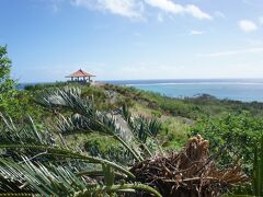 まずは北を目指してドライブ。
途中、海の色がとてもキレイなので、玉取崎展望台に寄ってみました。
北風どころか、気温が30度近くあって夏みたいよ。