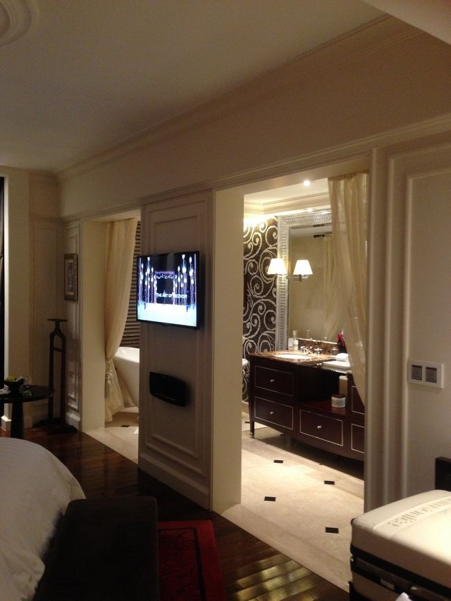 きゅん！<br />バトラーさんに案内されたお部屋はここでした。<br /><br />モダンな素敵なお部屋〜