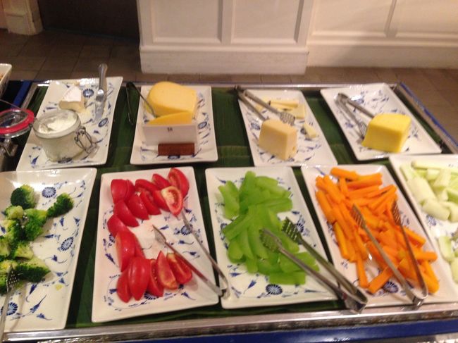 サラダ、チーズ類