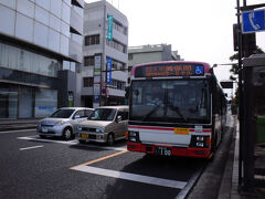 松江駅には10:36に到着。
とりあえず、コインロッカーに荷物を預け、まずは観光案内所へ。
松江城へ行くバスの乗り場を教えてもらうと、すぐにバスがやってきた。
乗り込んだのは、一畑バスの美保関行き。