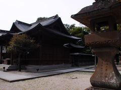 そして、二の丸上段にあった松江神社へ。
祭神は、松平直政公（松代氏初代藩主）、堀尾吉晴公（松江藩祖）、松平治郷（不昧）公（松平氏第七代藩主）。
松江の街を発展させたお三方に、来訪のご挨拶を。