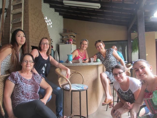 シュハスコが終わって全員と記念撮影<br />　後ろのハゲは僕じゃないですよー！（笑）<br />　　２２歳女子大生ちゃんと知り合えて良かった<br /><br />女性ばっかりの中に入るのが当たり前になって<br />　逆に男との距離感が分からなくなりつつ在る<br />　　嬉しい弊害かも〜？（笑）<br />