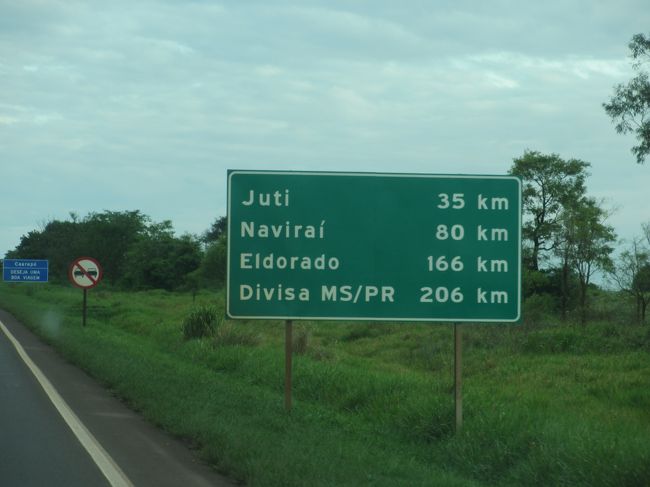 その後、僕たちはパラナ州に向かったが<br />　最終的にウムアラマ市に着いたのは夜１０時前だった<br /><br />パラナ州と南マットグロッソ州には１時間の時差が在り<br />　橋を渡るだけなのに、浦島太郎になった感覚で。。。