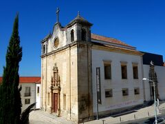 新カテドラルの前には国立マシャード･デ･カストロ美術館。
中へは入らなかったが、カフェからの眺めがいいとガイド本には書いてあり、
どんな眺めか見に行ってみる事に。