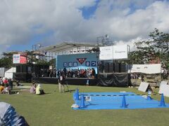 波照間島から戻ってきました。石垣島まつりをやっていましたが、昼間はとても暑く観客はあまりいません。