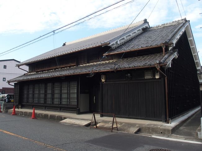 尾張徇行記に、「此村ハ佐屋街道駅場也、名古屋ヘ二里、熱田ヘ四里、神守ヘ二里九町アリ、・・・」と書かれているように、佐屋街道の宿場として、寛永13 年(1636年)に設けられました。本陣、問屋場、旅籠屋も設けられにぎわったものと思われますが、当時をしのぶことができるものは、何も残されていません。<br />(中村区ホームページ岩塚散策コースより)