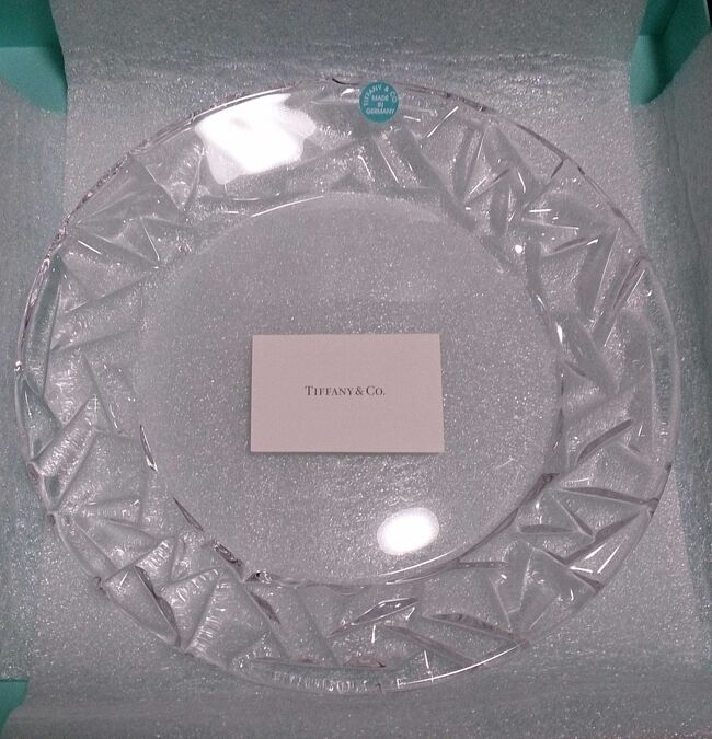 Tiffanyのお皿。<br />チャンとDELTAのロゴ入り。