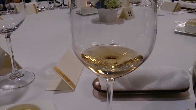 最初の白ワイン。<br />