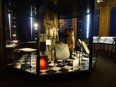 王冠や装飾品。