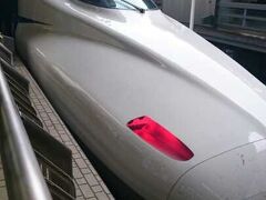 東京ＡＭ１１：００発　のぞみ２２５号に乗ります。

新幹線の写真を撮っていて、ホームが違うことに気付く出発５分前(+_+)
急いで移動しました。