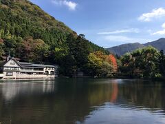 いろいろ目移りするのでなかなか予定通りにいきません。やっとこ湯布院到着です。

金鱗湖の良さがわからない私は、完全やっつけ仕事。写真だけパチリ。湖畔を散策というより早歩き。だけどやっぱりここへ来ないと、湯布院へ来た気がしませんね。