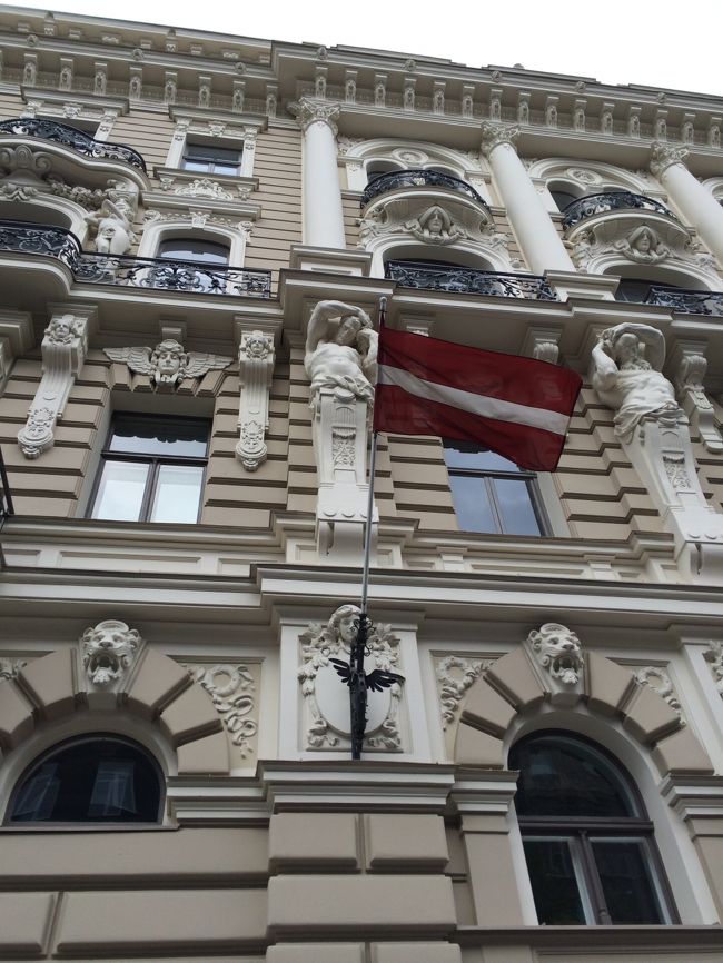 芸術的なことはよくわからないけど、これがユーゲントシュティール様式の建物だそうです。<br />