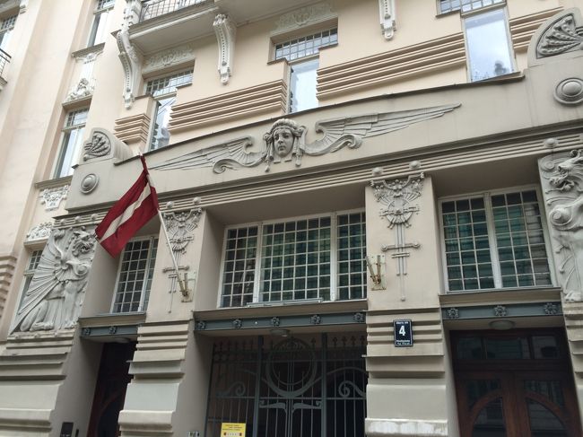 こちらは女性のお顔。