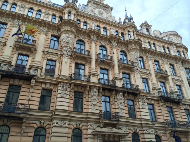 顔怖い。<br />夜は怖くて歩けなさそう。<br />（実際、治安もあまりよくなさそうでした）