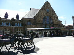 アーヘン中央駅 / Aachen Hauptbahnhof (Aachen Hbf)
5頭の馬の銅像が、駅前にありました。