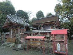 白山神社より西へ約7km，久御山町佐山双栗の雙栗神社へ．
途中渋滞を回避し平等院側を回るもこちらでも渋滞にひっかかる．
紅葉時期だからしゃーないだろう．
雙栗神社の創建は不詳，祭神は天照大御神・須佐之男命など．境内拝観自由．
本殿は1494年建造，三間社流造，向拝一間付，檜皮葺，国重要文化財．
この日の散策はここまで．