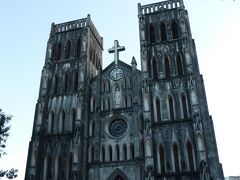 再びタクシーに乗り、ハノイ大教会へ