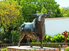 ホテルポロがあるのはAlameda Tajo(アラメダ タホ)公園から歩いて2分位の場所で、ロンダの観光地を巡るにはとても便利な場所。
宿の部屋に荷物を放り込んだら、早速、ロンダの観光へと出発♪

私達が、最初に足を向けたのはインフォメーションセンター。
インフォメーションセンターがあるのは闘牛場のすぐ脇で、ホテルからは歩いて5分位。
ここで、ロンダの地図を入手したらその隣の闘牛場へ。
