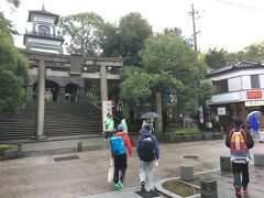 尾山神社で完走祈願をします。
