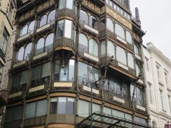 「楽器博物館」(MIM) (Musees des Instruments de Musique)
ブリュッセル中央駅から王宮への坂道の左側にあります。
旧百貨店オールドイングランドの建物を転用し、西洋の楽器の他、古代の楽器やインド、インドネシアなどの楽器も収集した博物館です。
"Old England" former shops 0 
2 Rue Montagne de  la Cour/ ARCHITECT Paul Saintenoy  1898/1899）