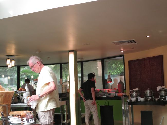 種類が豊富だわ大好きなスイカジュースが飲み放題<br />洋食は胃が受け付けず生春巻きはおいしくなかったけど