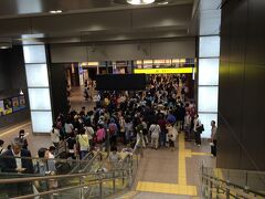 金沢駅
すごい人。
10年くらい前はこんなに人いなかったような…
これが北陸新幹線効果