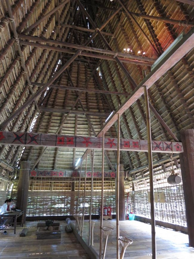 室内は広く快適そうな空間で落ち着きます<br />室内に係員の女性がいてびっくり。1日中ここにいるのでしょうか<br />