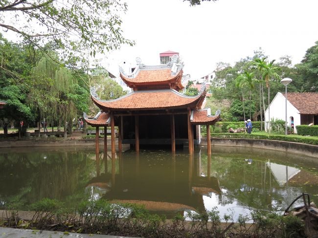 週末に水上人形劇をやる所です。どこにも予定表貼ってないので受付に聞いたら今建物を工事しているからやっていない、とのこと。いつ再開するのかも分からないそうです。<br />残念だな。有料のに行くまで見たいとは思わないけどついでに軽く見れるなら見たかったのに。