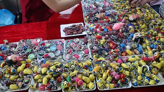 ビアホイ行きたかったのに何も飲めない食べられない、疲れたと同行者。<br />ゆっくり夜店を見ることもできません。やはりキーホルダーには興味を示す