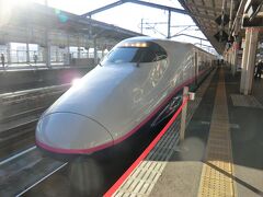 私が乗っている、やまびこ201号です。

JR東日本の新幹線車両として最古参のE2系新幹線電車‥平成9年にデビューしました。
営業最高速度は275キロ！です。

