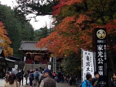 次は輪王寺大猷院。
こちらも紅葉が良い感じで色づいています。