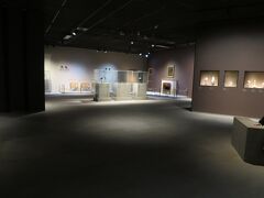 建築以外のアール・ヌーヴォー作品（絵画、家具・インテリア、工芸品等）も見たくて世紀末美術館（Museee Fin-de-Siecle Museum）に行きました。
ここは王立美術館と同じ入口なのですが「世紀末」とはなんと良いのかわからず苦労しました....。
世紀末美術館
http://www.fine-arts-museum.be/en/museums/musee-fin-de-siecle-museum