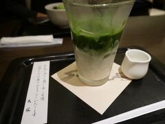 靴がびしょびしょ。
名古屋駅に戻って、お店を物色しながら、
名鉄百貨店のイオリカフェにて休憩。
抹茶ミルク。お抹茶濃ゆー。シロップを全部入れてちょうどよい甘さ。