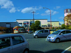 観光案内所へ大きな荷物を預け　身軽になって

いざ　倉敷美観地区へ。